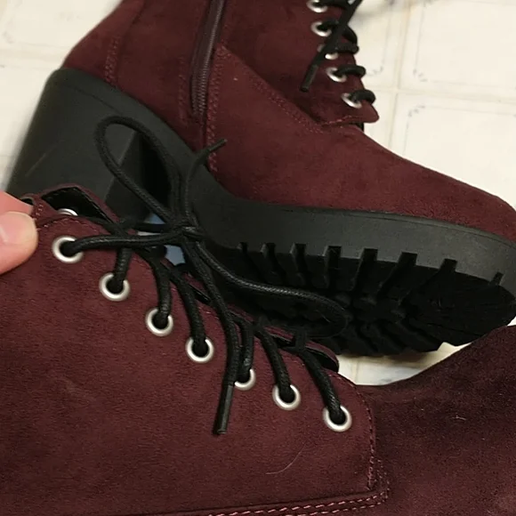 Maroon boots - Picture 2 of 4